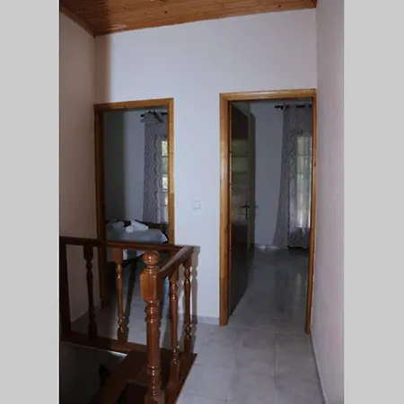 Casa Lanardi, Stavros
